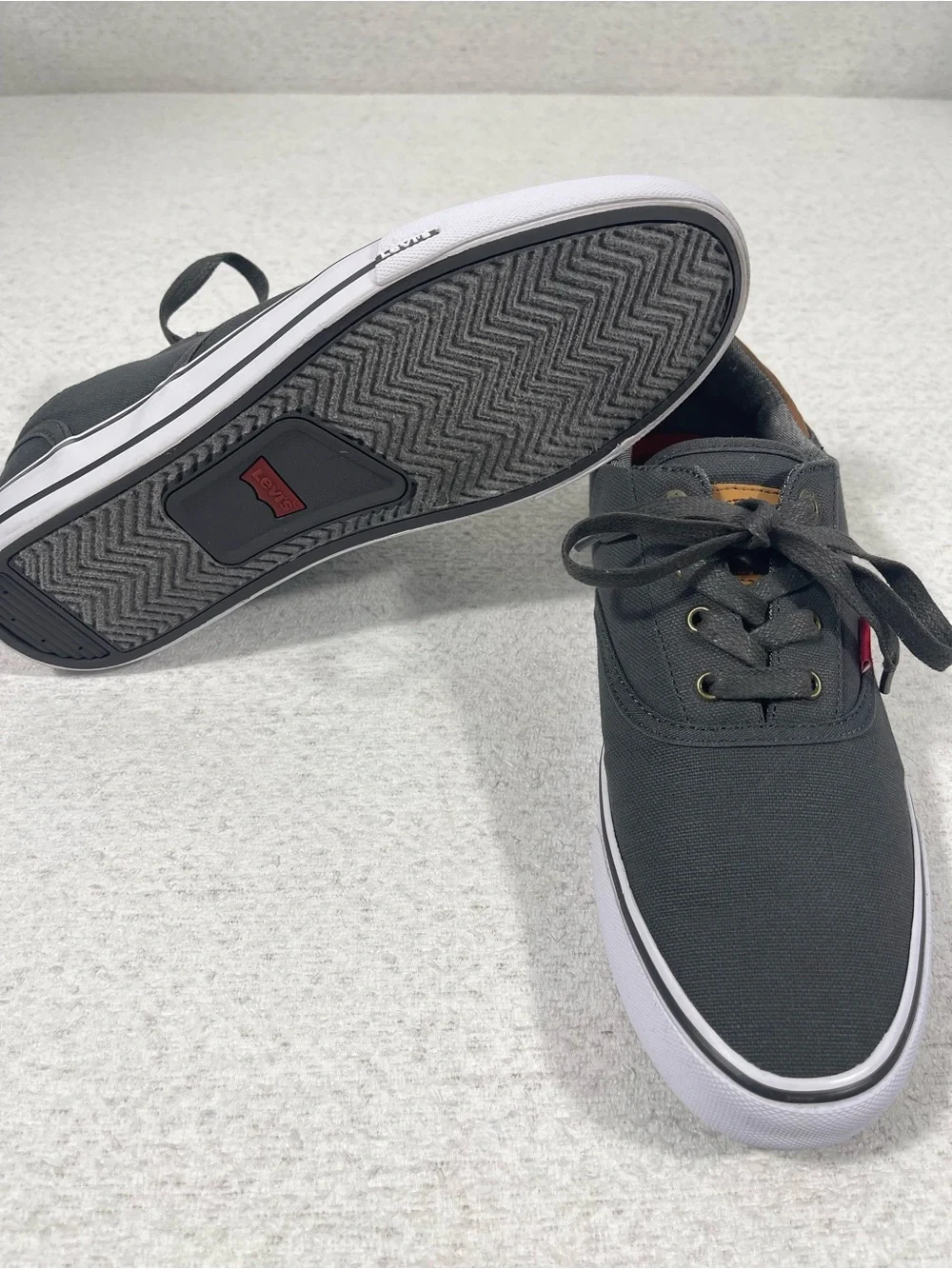 Levi’s Men’s Gray Low Top Sneakers Size 7 Casual Shoes SKU# 0492